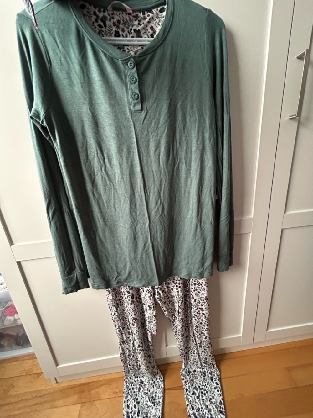La Vie En Rose Green Long-Sleeve Pajama Top with Printed Pants